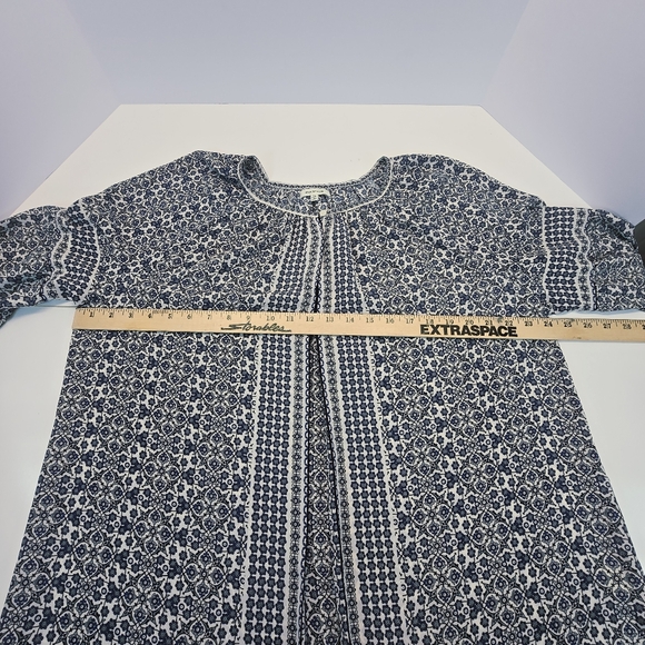 Max Studio Blue And White Floral Plus Size Blouse 1X - Picture 5 of 10